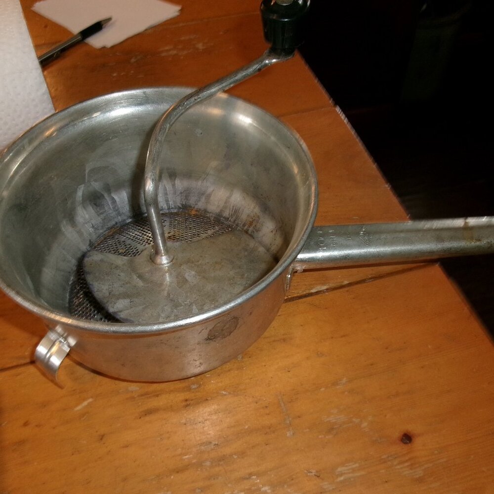 Foley 101 2 cup vtg strainer masher great vintage kitchen tool